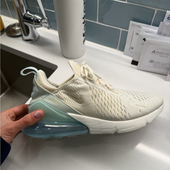 Nike Air Max 270 Sneakers - Picture 14 of 16